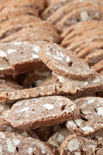 甜点以坚果为背景。图片下载