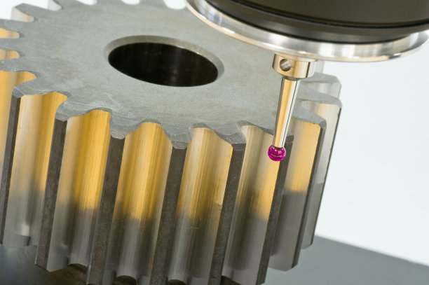 白色背景下的金属特写镜头图片下载