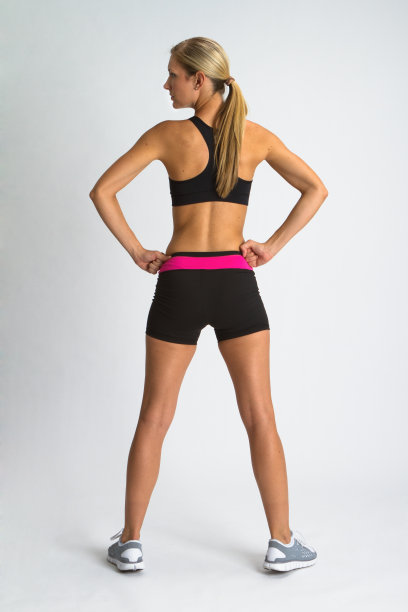 适合女子在白色背景上锻炼装备图片下载