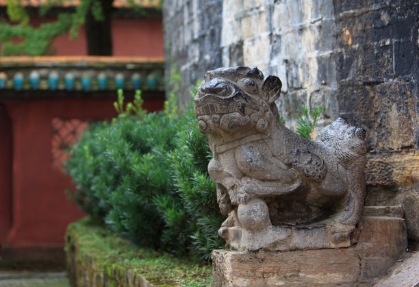 中国帝王狮子。佛教金殿，昆明，云南，中国图片下载
