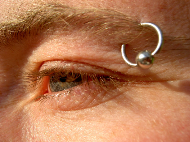 银眉穿大球图片下载