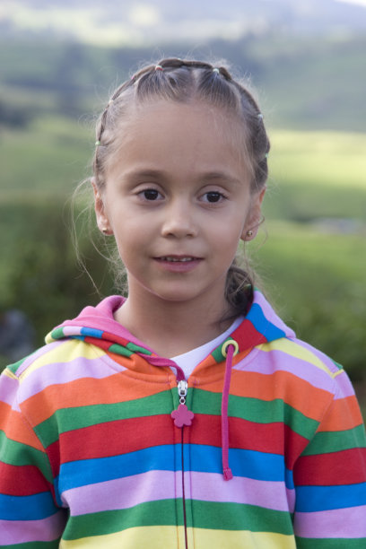 快乐美丽的小女孩图片下载