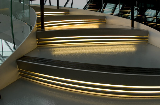 点燃室内楼梯图片下载