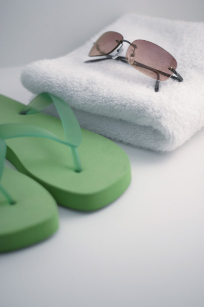 太阳镜和凉鞋图片下载