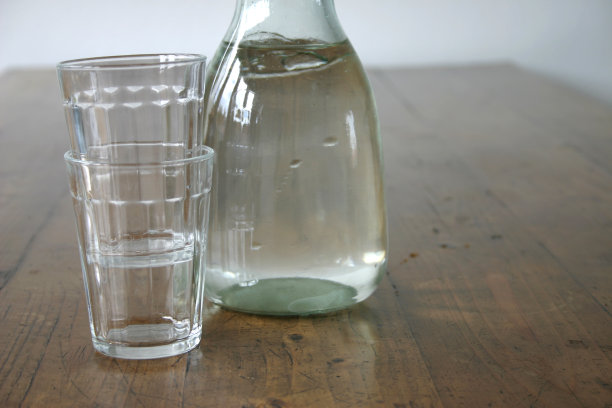 waterbottle和眼镜图片下载