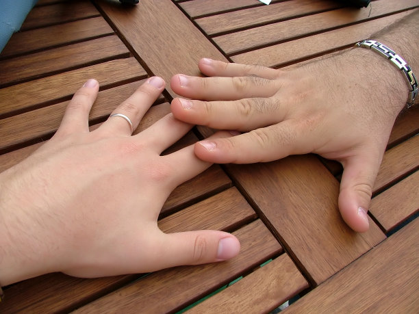 两个胆小的手图片下载