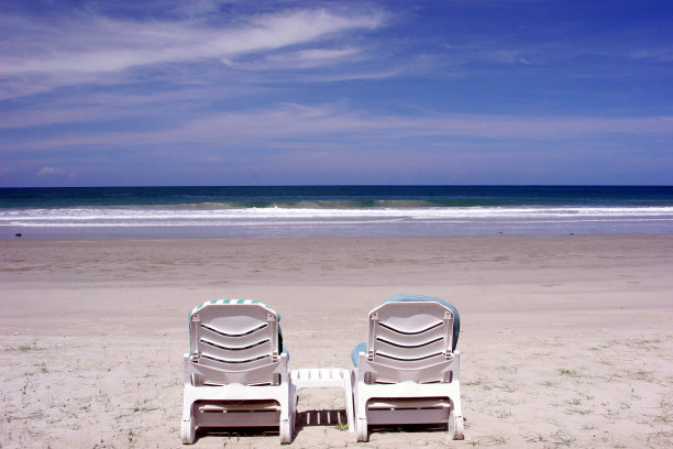 沙滩上的椅子图片下载