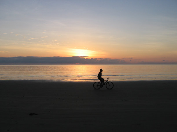 日落骑自行车图片下载