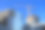 高大的橙色起重机耸立在玻璃建筑上图片下载