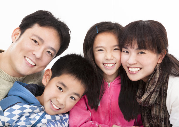 幸福的亚洲家庭图片下载