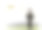 东方女孩在迷雾山的背景上图片下载