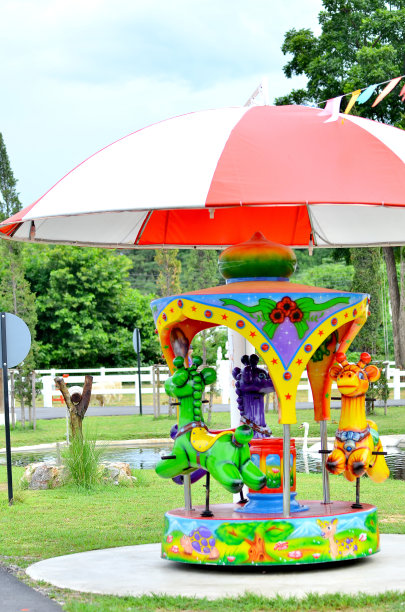 旋转木马的马图片下载