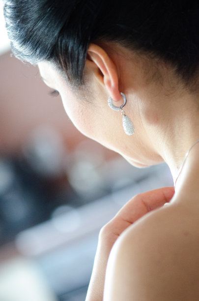 新娘的耳环图片下载