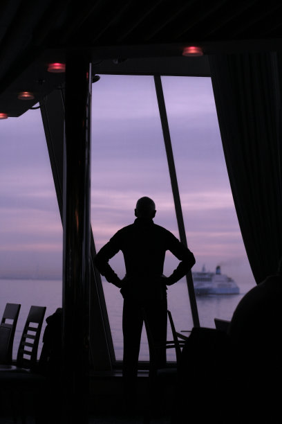 敦刻尔克多佛渡轮日落图片下载