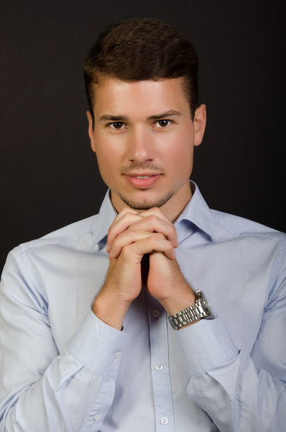 年轻人的肖像图片下载