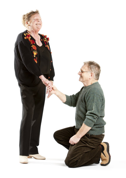 老年人:无忧无虑的提议图片下载