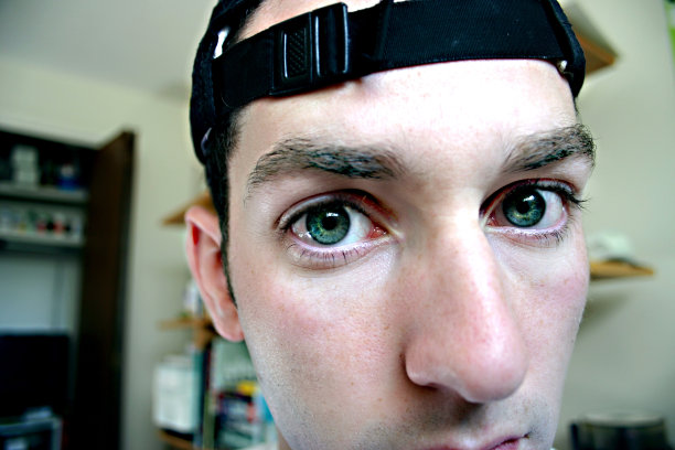 近距离看，绿眼睛的脸图片下载