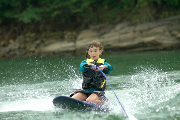 波澜Kneeboarding图片下载