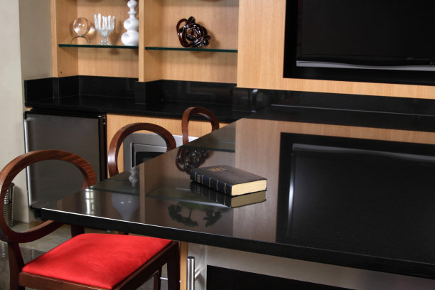 厨房里的圣经图片下载