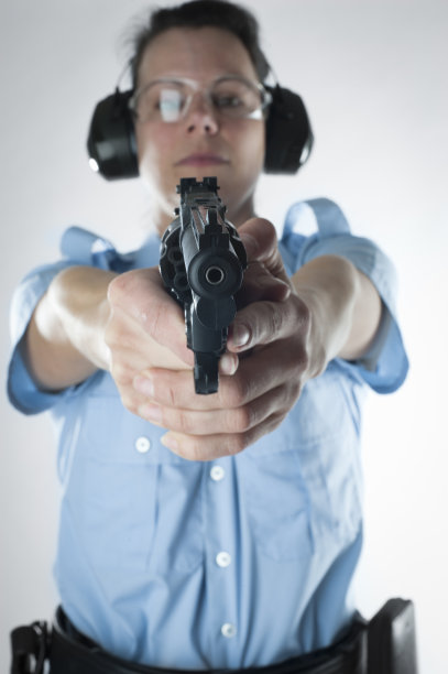 女警察射击。图片下载