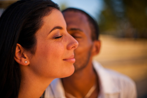 年轻的夫妇图片下载