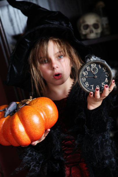 小女巫图片下载