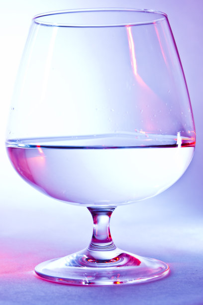 玻璃的白兰地图片下载