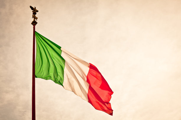 意大利国旗在罗马对太阳图片下载