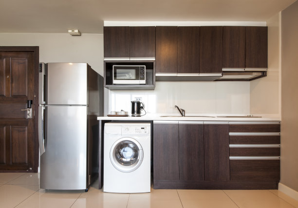 漂亮的房子，室内，厨房的景色。图片下载