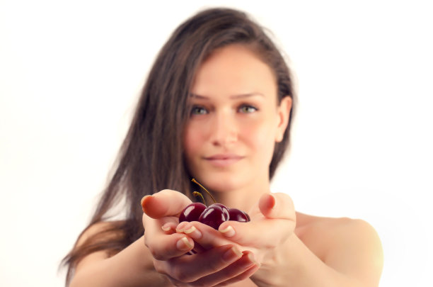 美女吃樱桃，健康生活图片下载