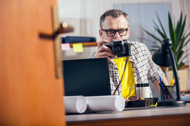 热爱自己工作的人图片下载