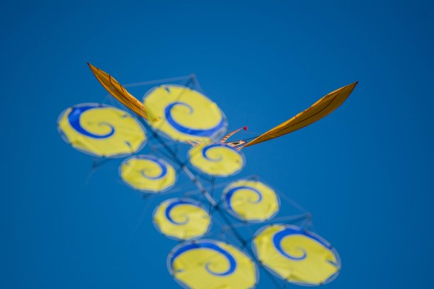 风筝在空中图片下载