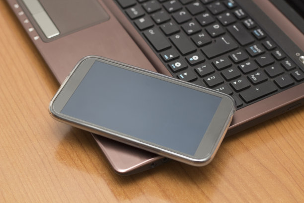 键盘上的智能手机图片下载