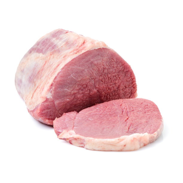 白背景上的生牛肉图片下载