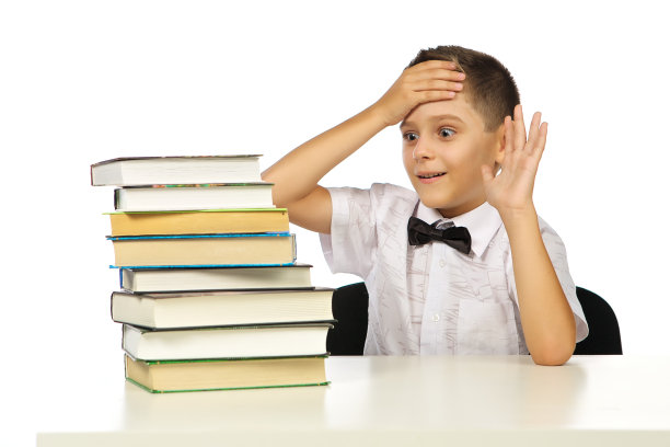 男孩和书籍图片下载