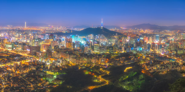 韩国首尔市和南山塔的夜景图片下载