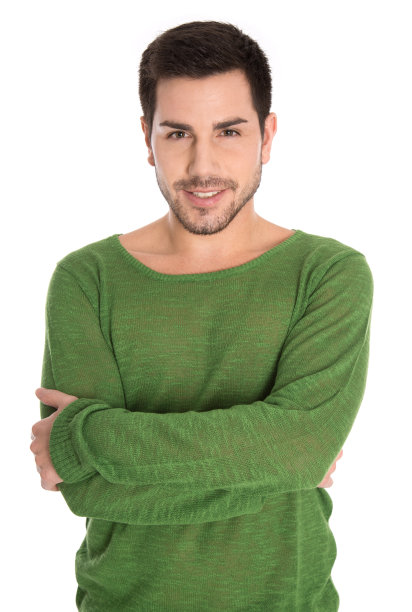 孤立有魅力的成功年轻实习生双臂交叉。图片下载