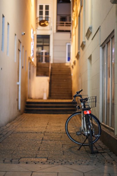 晚上骑自行车图片下载