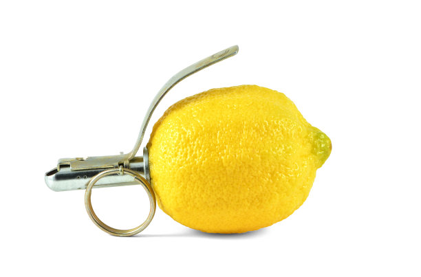 柠檬水果和手榴弹雷管，被剪切路径隔离图片下载