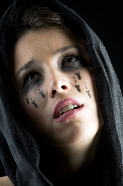 哭泣的炸弹女人图片下载