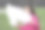 在公园里吃棉花糖的披发女孩图片下载