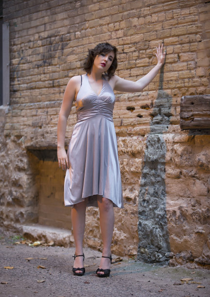 穿着主题服装的美女图片下载