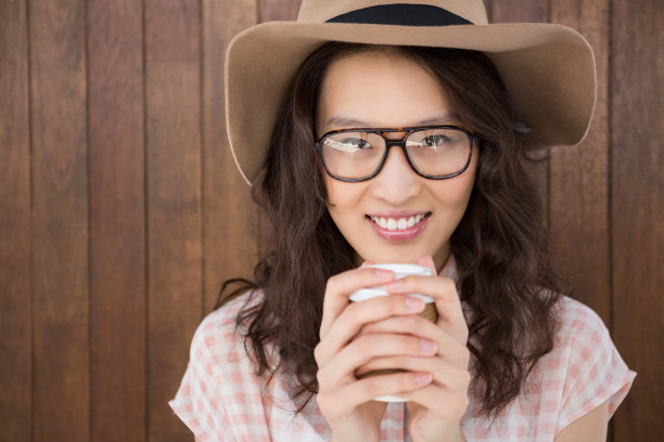 喝咖啡的时髦女人图片下载
