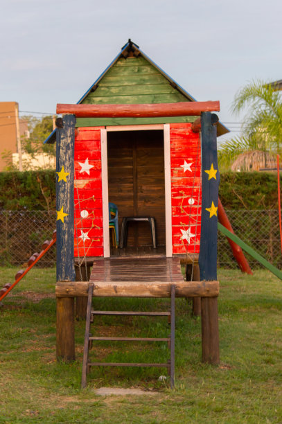 树上的房子图片下载