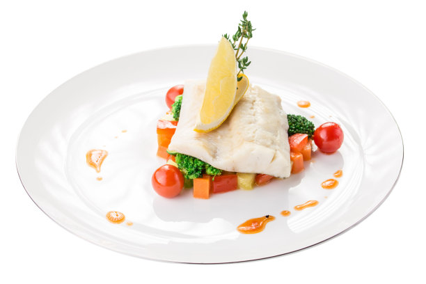 白色的鱼片配上五颜六色的蔬菜图片下载