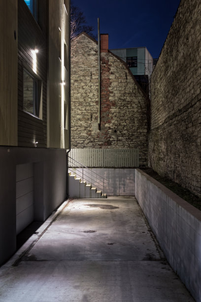 夜晚的脚步图片下载