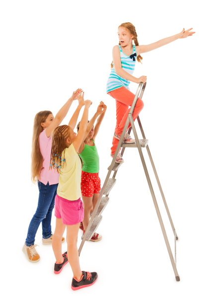 孩子们追逐有趣的女孩图片下载