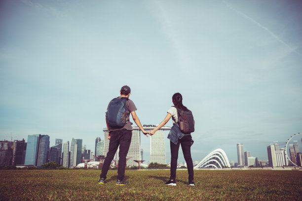 旅行者夫妇图片下载