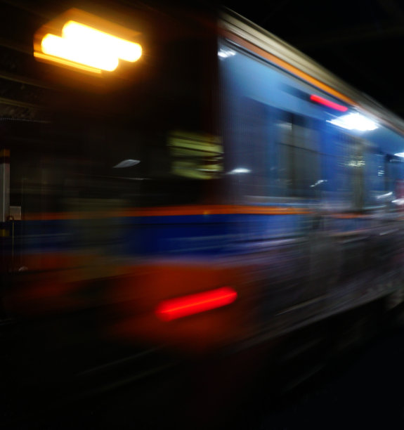 火车运动模糊运动，抽象的运输背景图片下载