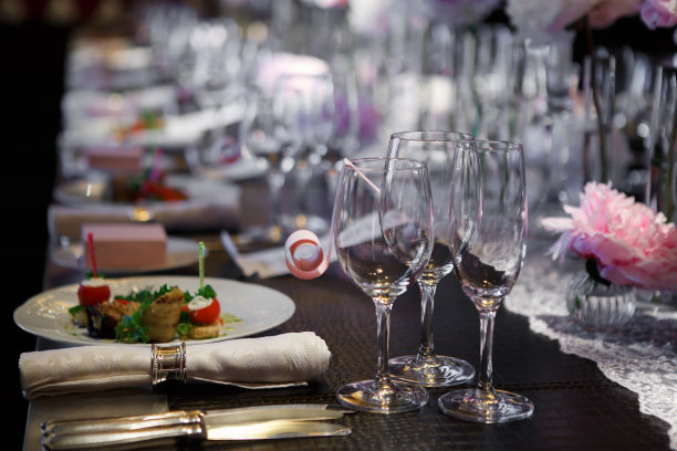 杯子和盘子图片下载